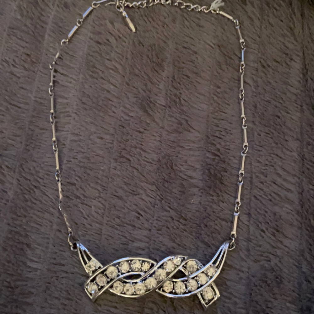 Costume jewelry vintage necklace great condition